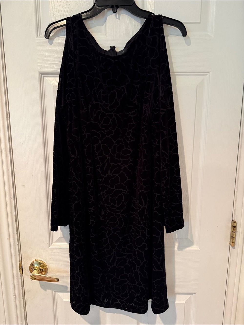 Black Velvet Cold Shoulder Floral Pattern Bell Sleeve Dress